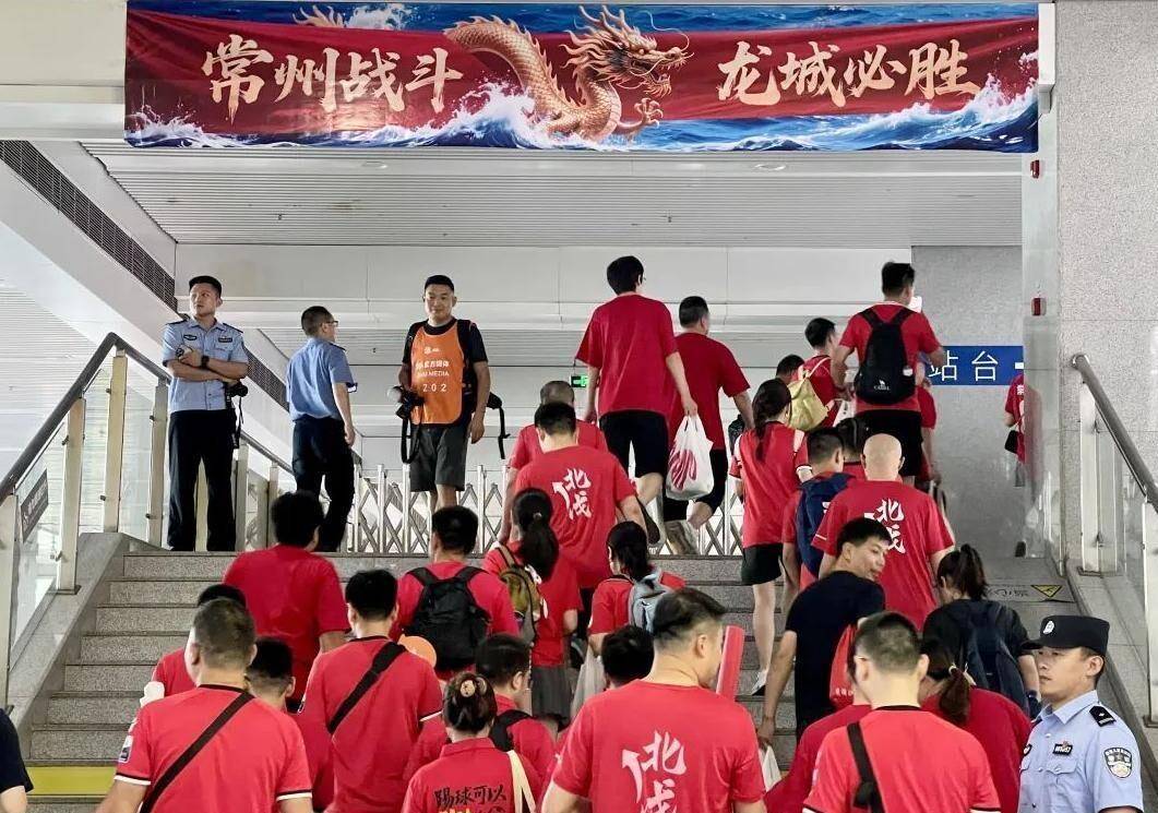 开云体育入口-热血球迷同心协力，助力主队夺冠