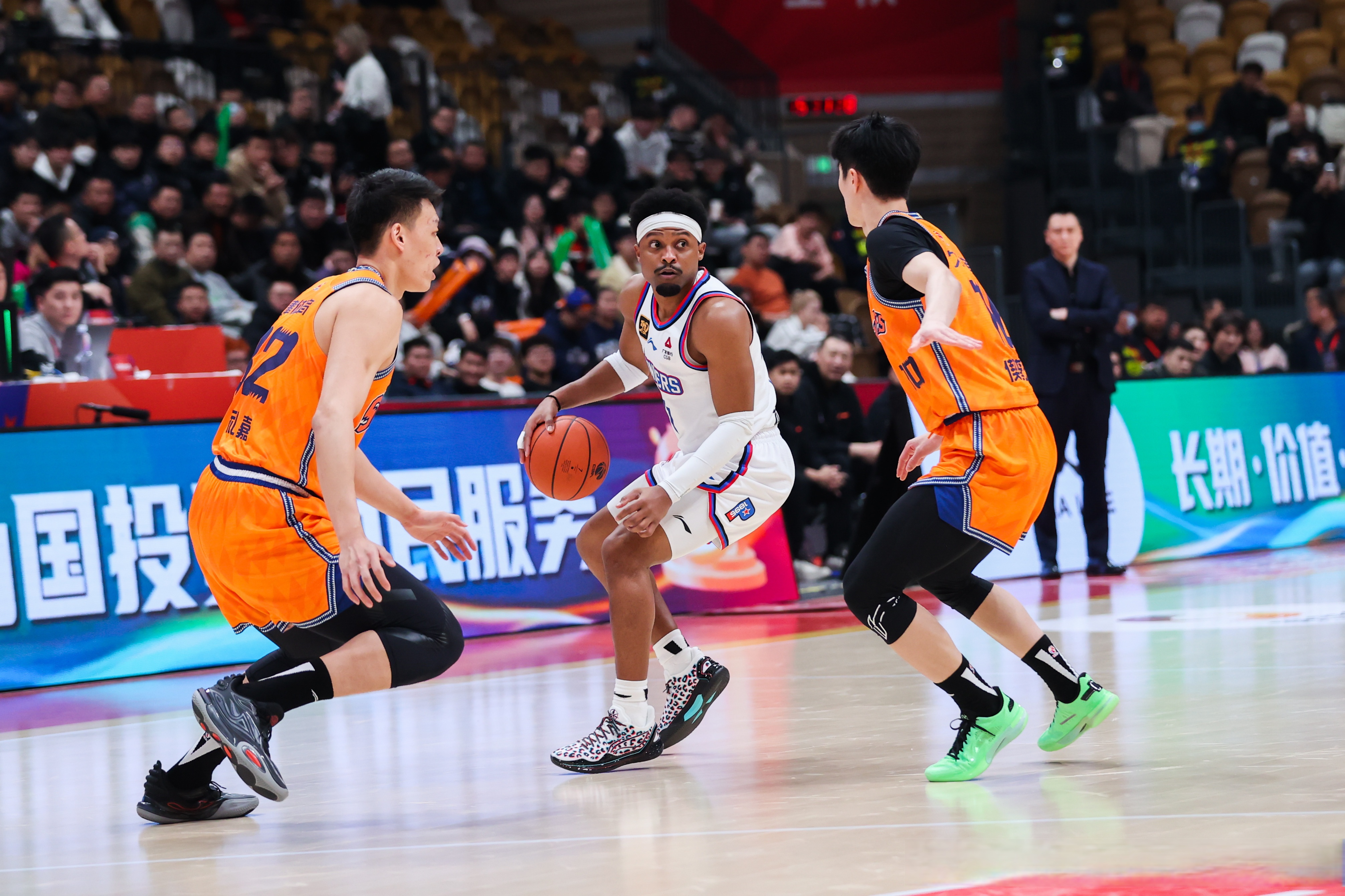 开云体育在线-球员在最新篮球赛事中赢得满堂掌声