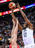 场上战术变化频繁，引发精彩对抗