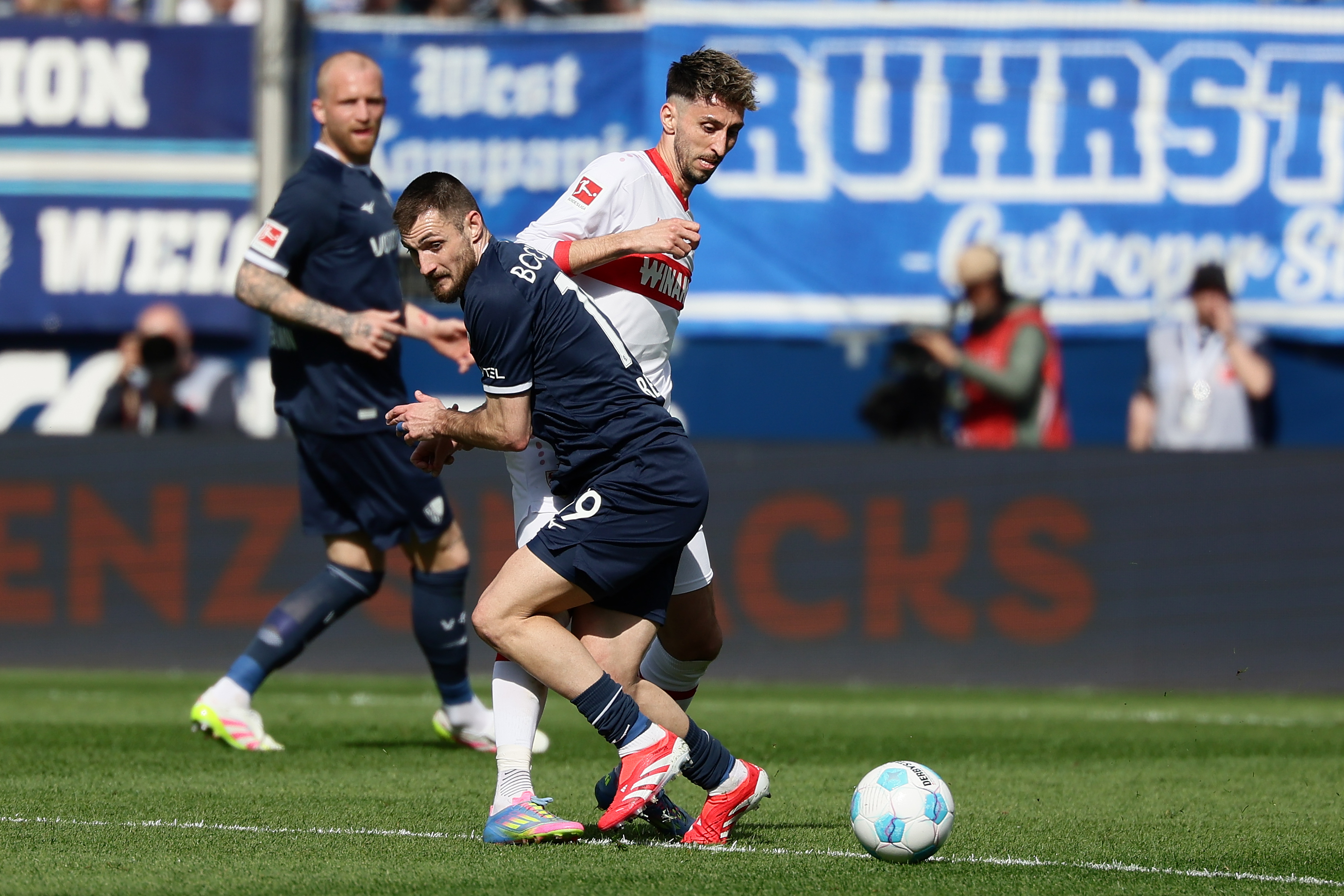 开云体育在线-斯图加特取胜收官，成功守住德甲资格