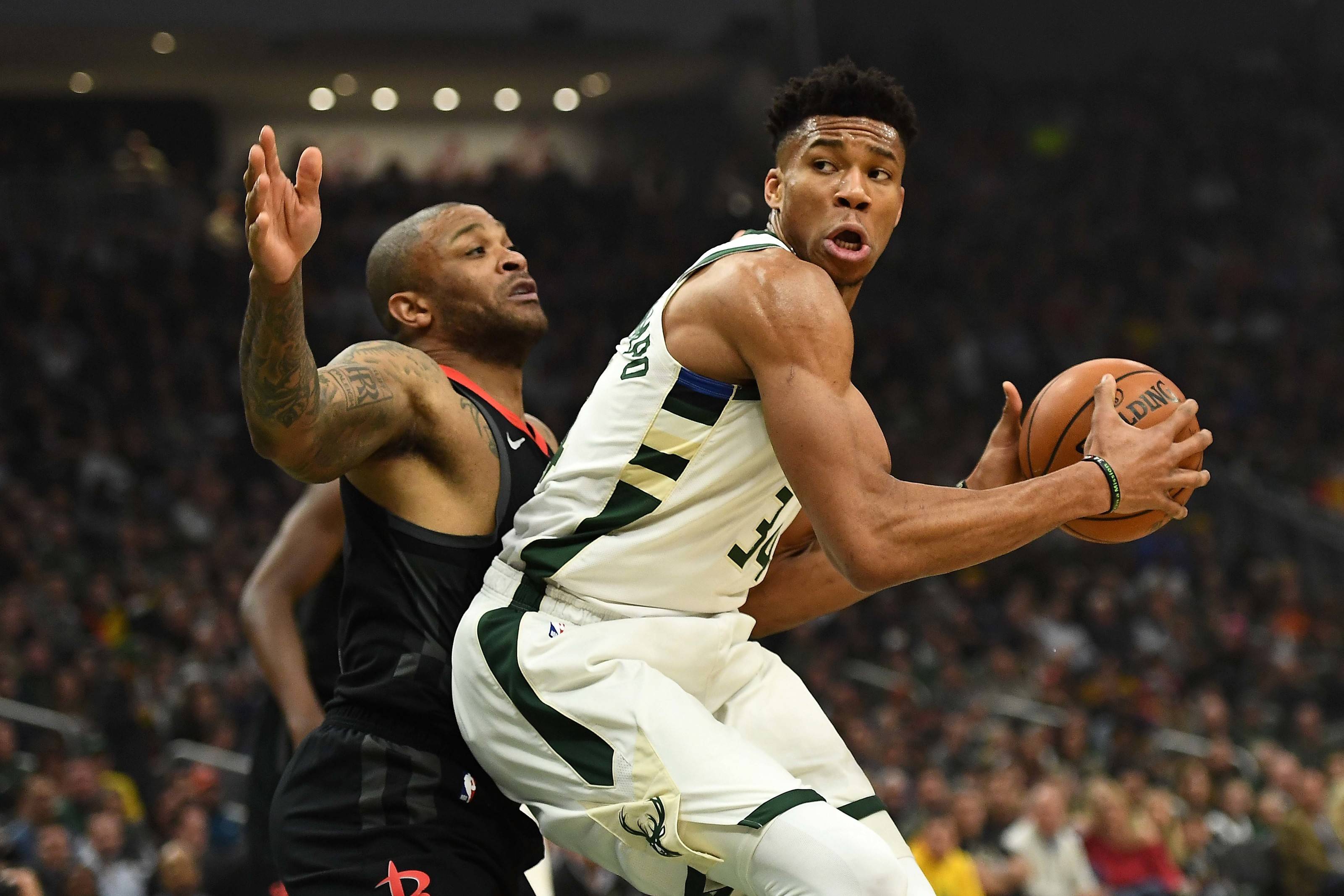 活塞队引援成功，伍兹倒桃李领先进攻