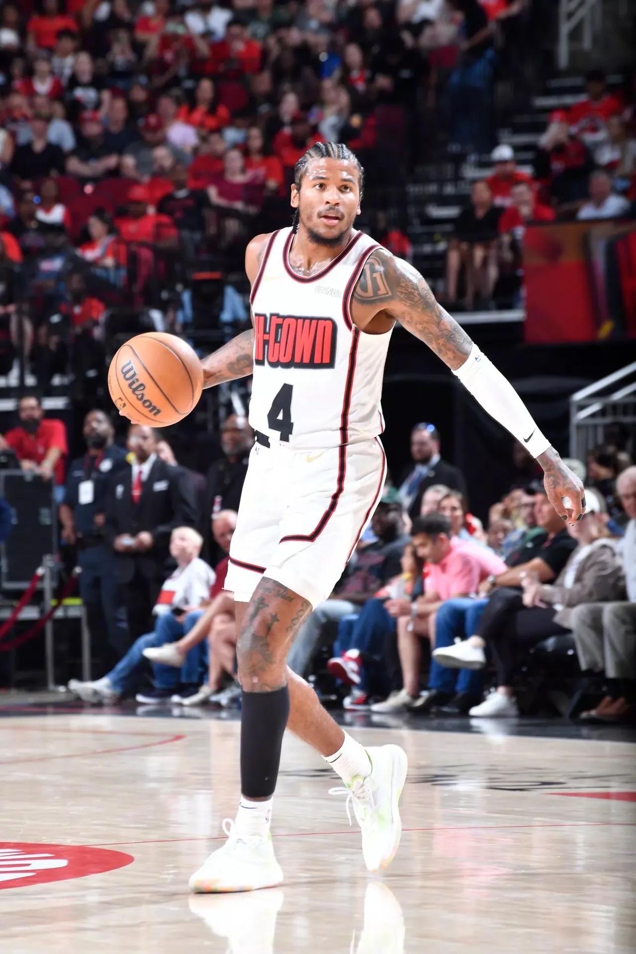 火箭队主帅赞扬球员表现，冲击季后赛