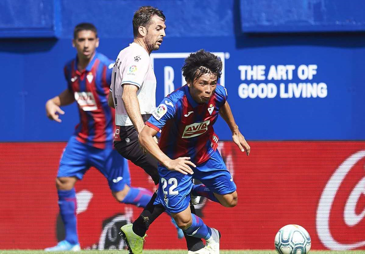 包含埃瓦尔主场大胜，攻坚战术包夹正确及时的词条