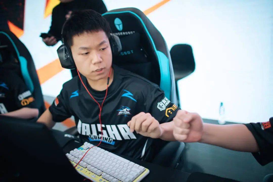 开云官网-DFM翻盘EG，Zeus开启传奇时刻峡谷大战成都决赛之夜，留下经典瞬间