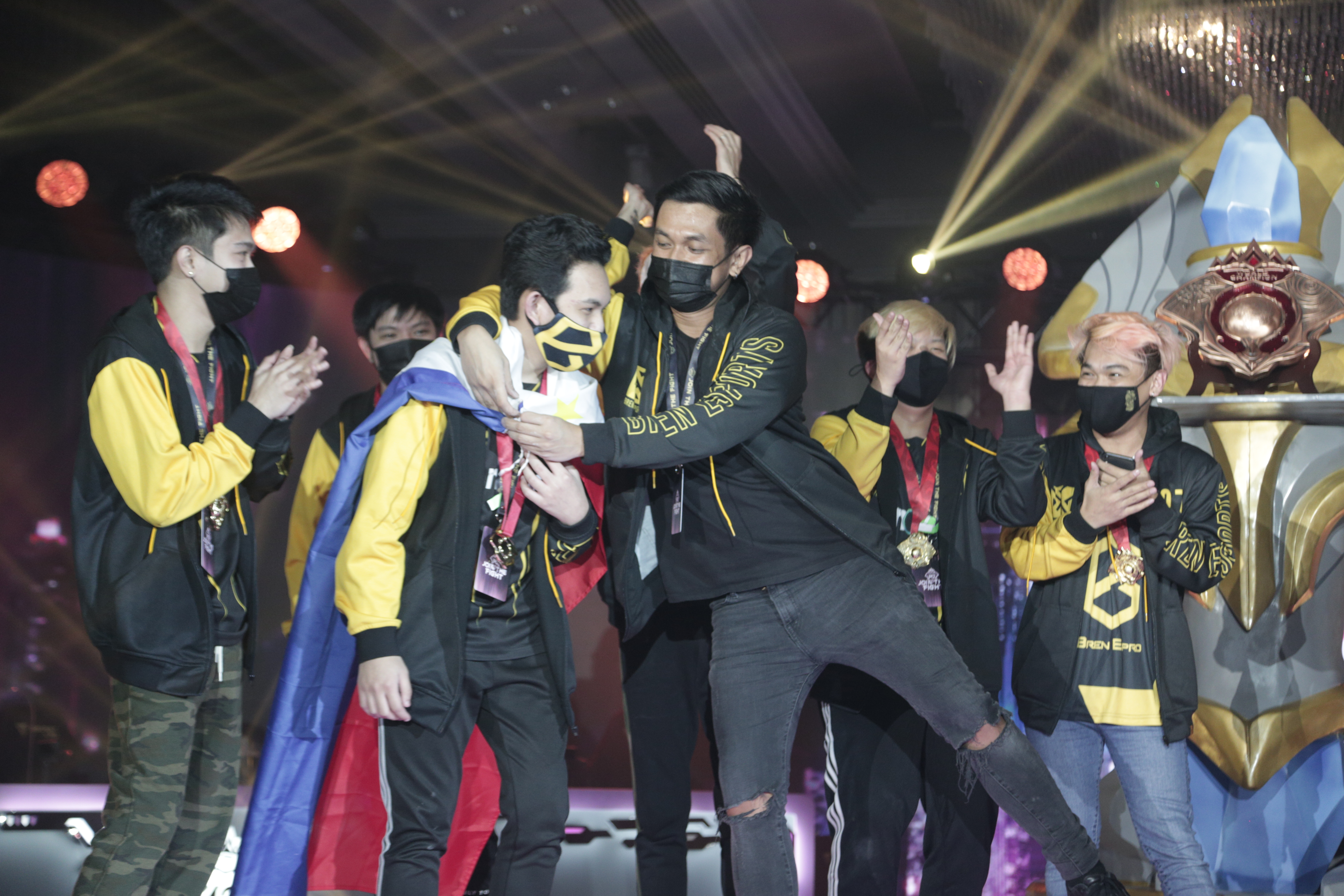 总决赛大幕拉开，双方均为争夺冠军而战