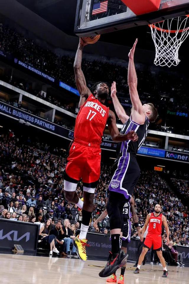 开云APP-开拓者不敌马刺，利拉德孤军奋战无力回天