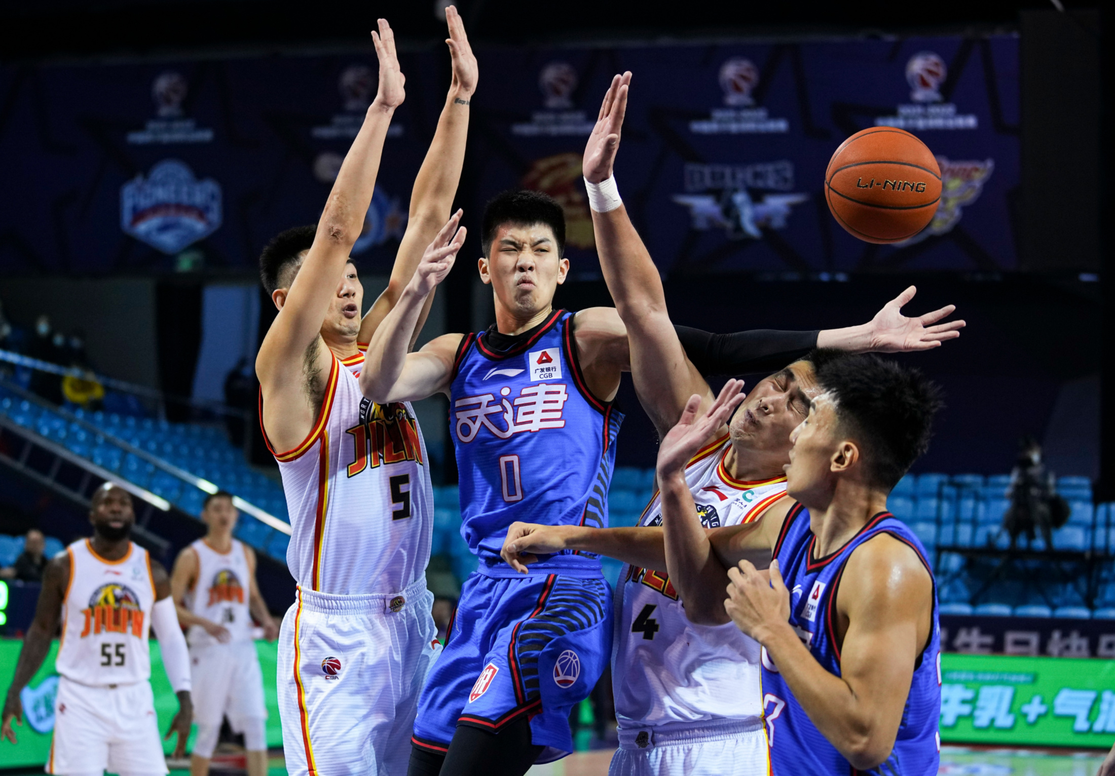 开云体育中国-青岛队力克吉林队，布克关键制胜的简单介绍